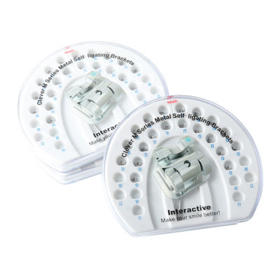 Attache autoligaturant actif Roth MBT 1G 0.022 0.018 pouce Sans crochet 3 WH 345 WH pour un traitement orthodontique efficace